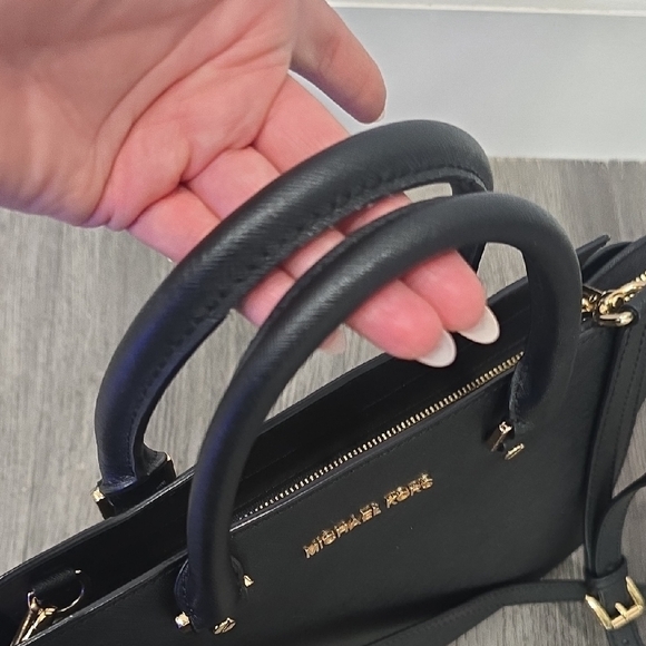 Michael Kors Selma Black Saffiano Leather Satchel Gold Hardware - Picture 4 of 11